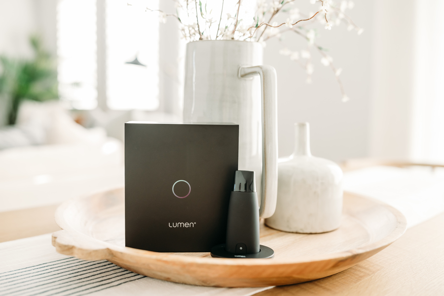 Photo of Lumen and packing displayed on table so you can see what is included. 